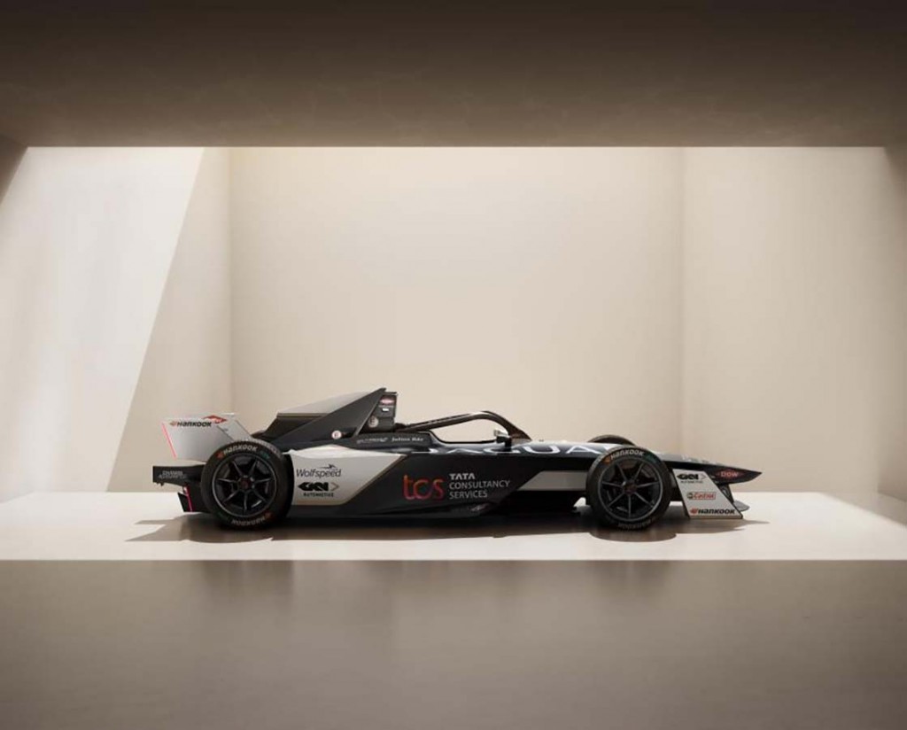 jaguar-unveils-new-i-type-6-formula-e-racer-for-gen3-era-move-electric